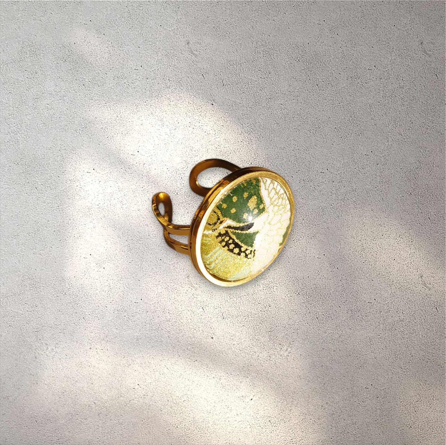 Bague ronde 20mm doré GRUE VERT