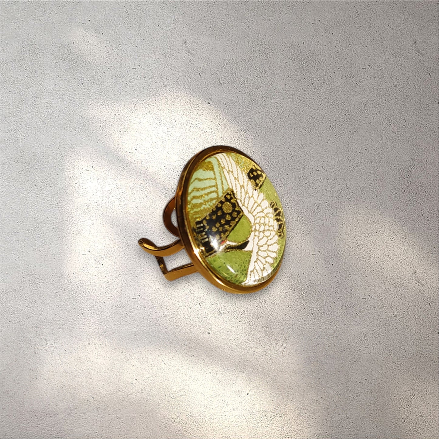 Bague ronde 25mm doré GRUE VERT